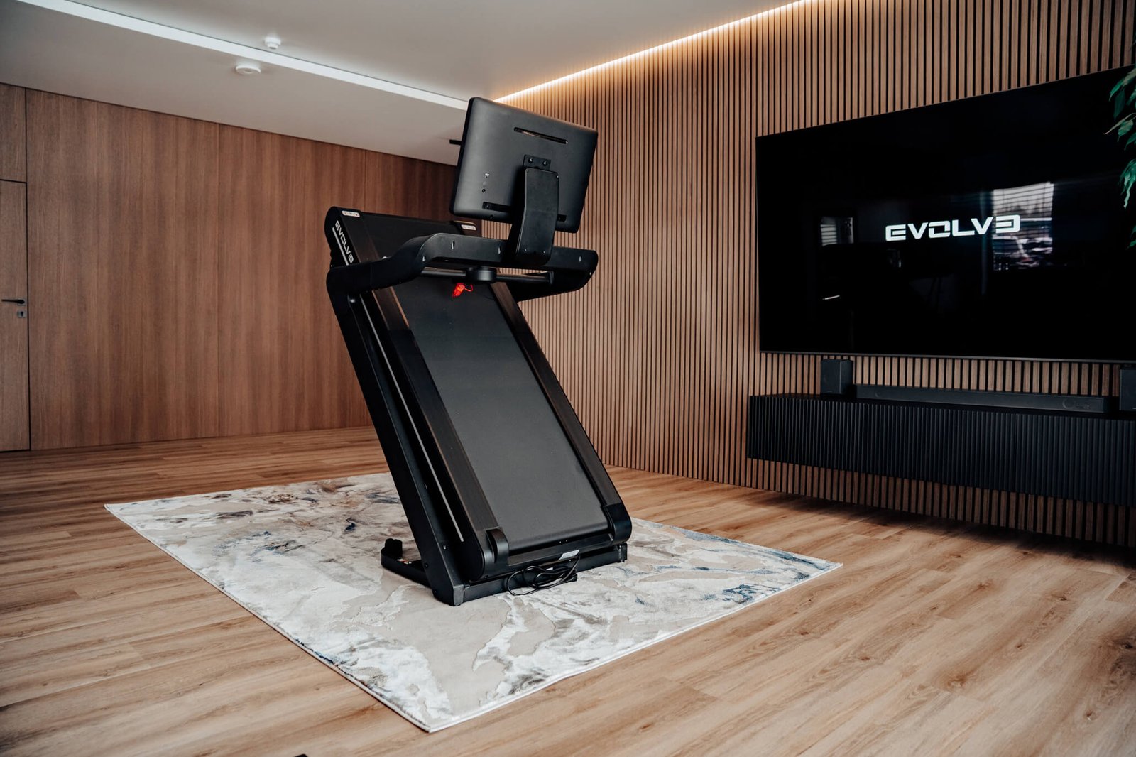 Evolve Treadmill with 23.8'' TFT Console (300-TFT)