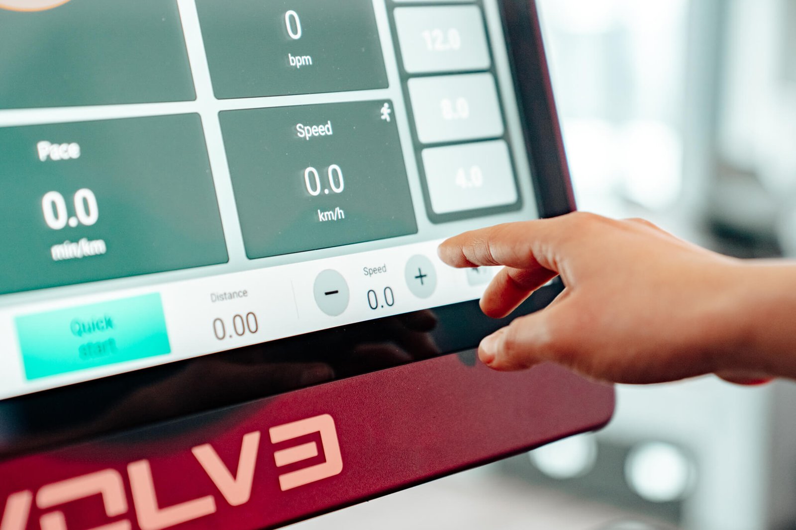 Evolve Treadmill with 23.8'' TFT Console (300-TFT)